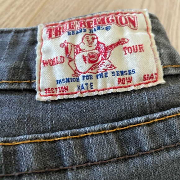 Ladies True Religion Kate Capris. Color charcoal size 32 - Picture 6 of 7